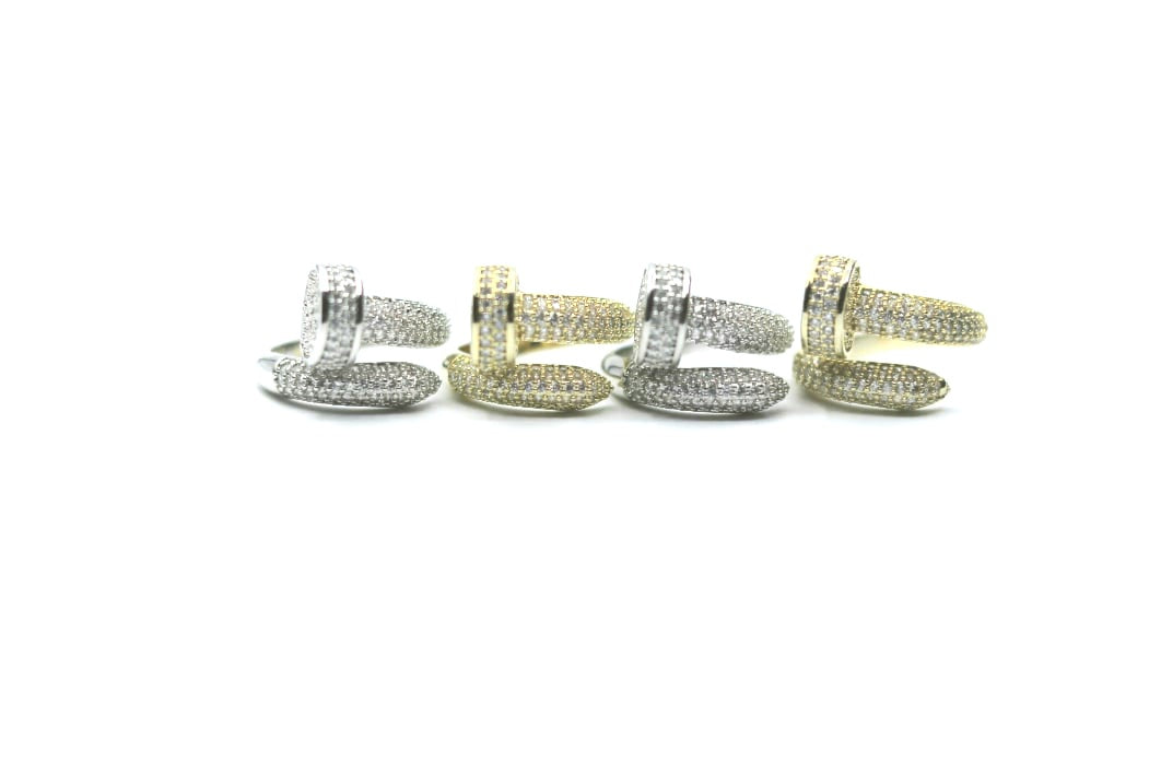Icy Spiral Screw ring